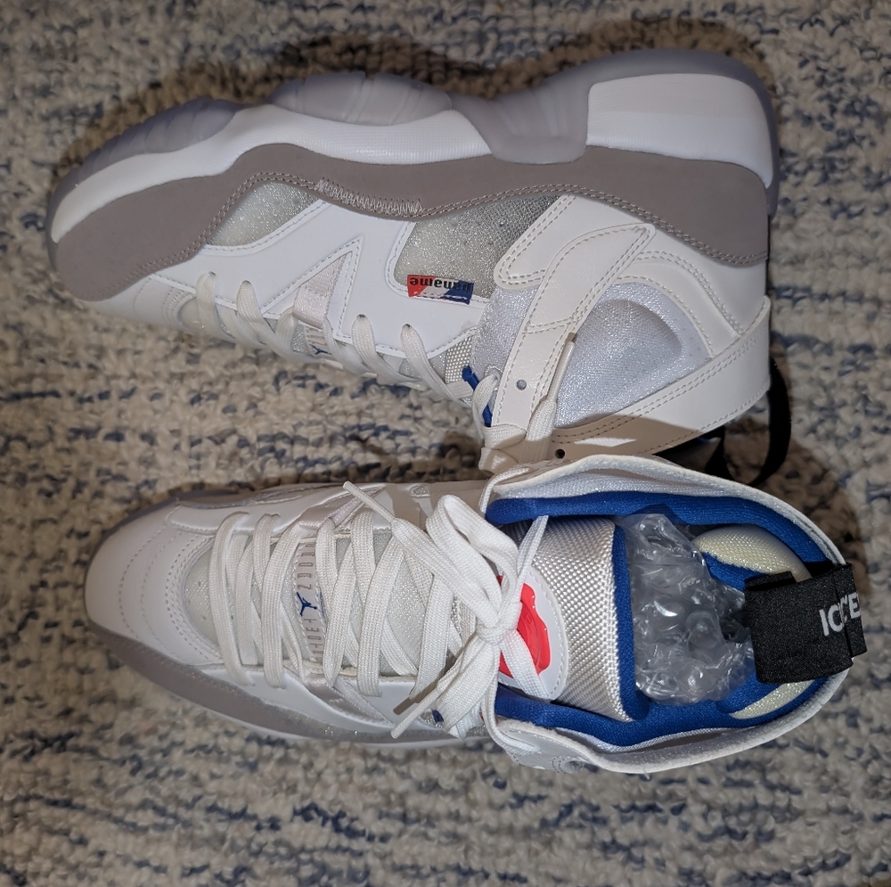 Size 8 Men's Paris Saint-Germain x Air Jordan